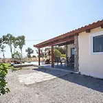 Luna Rossa Beachhouse , Gennadi