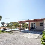 Luna Rossa Beachhouse , Gennadi