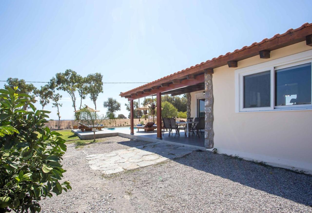 Luna Rossa Beachhouse , Gennadi *
