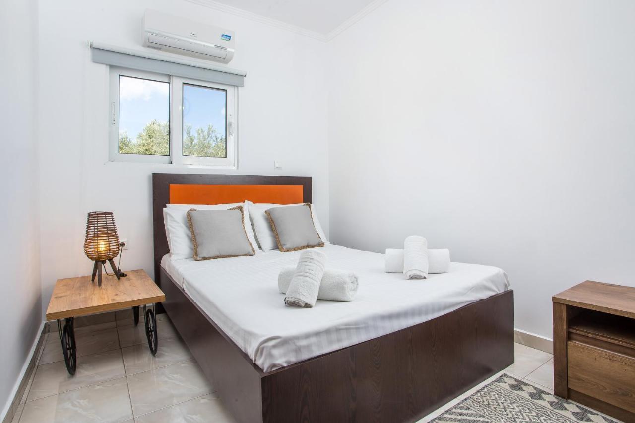 Luna Rossa Beachhouse , Gennadi *