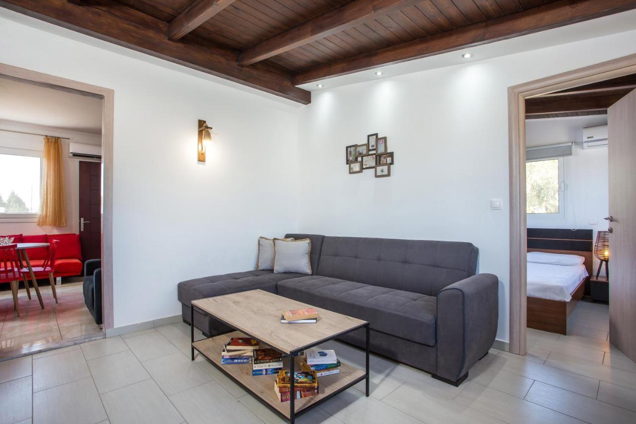 Luna Rossa Beachhouse , Gennadi *